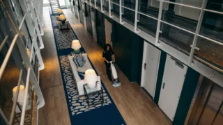 Schoonmaker in appartementencomplex